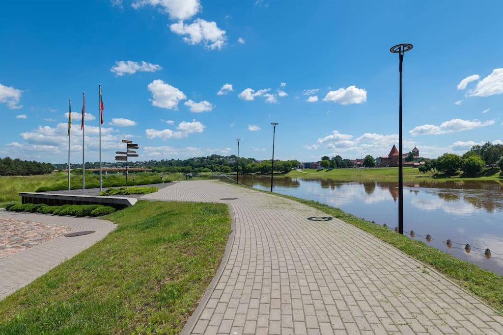 Bright Kaunas Apartment With Castle View Extérieur photo